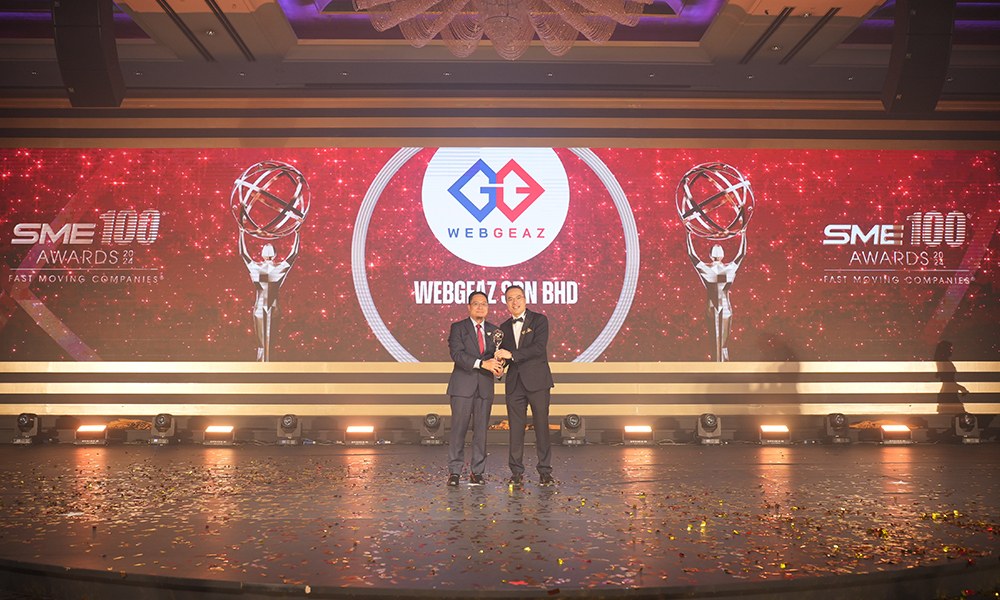 Webgeaz Sdn Bhd receiving the SME100 Awards 2024 on stage